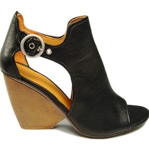 Coclico Black Nymph Sandals size 39